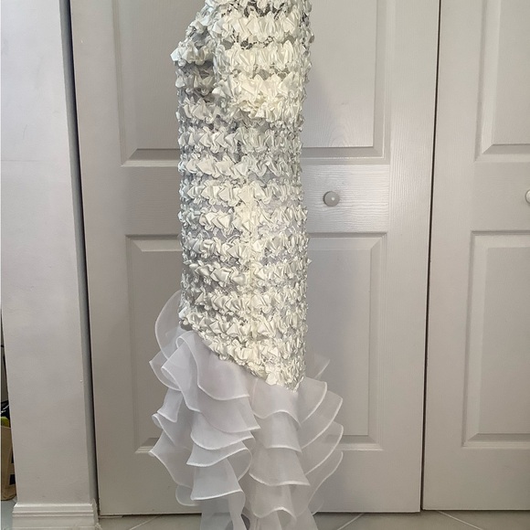 Elegant White Ruffled Dress - Picture 2 of 12